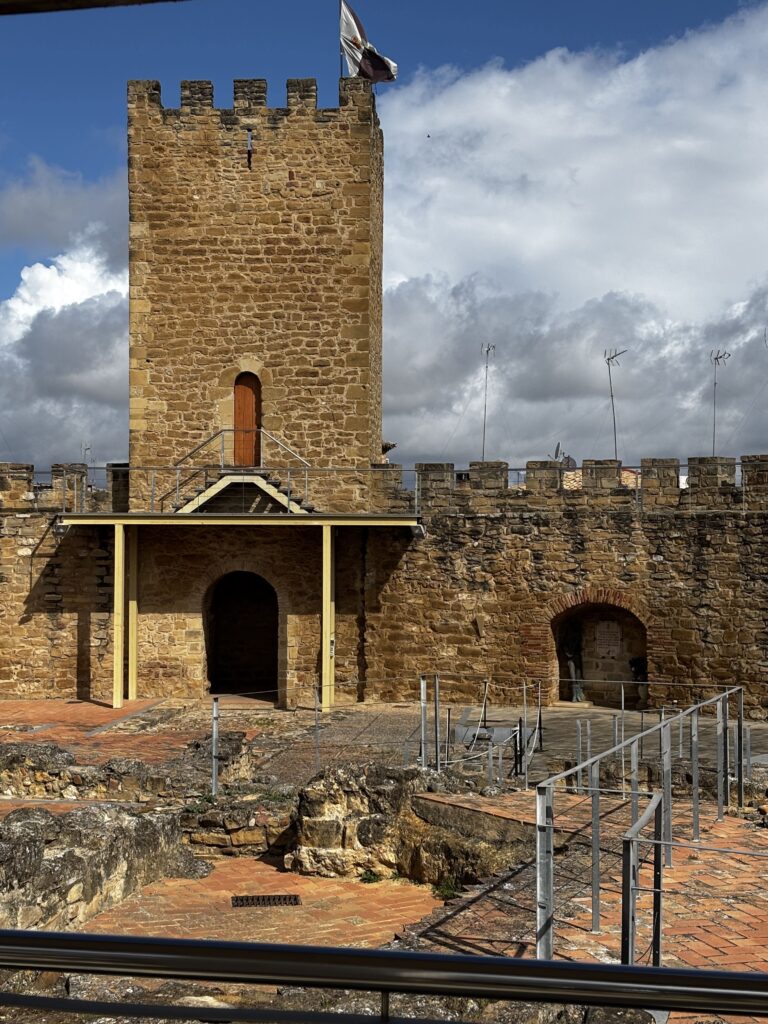 castillo del trovador macias en Arjonilla