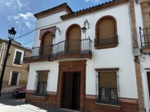 casa de Arjonilla jaen con sus faroles