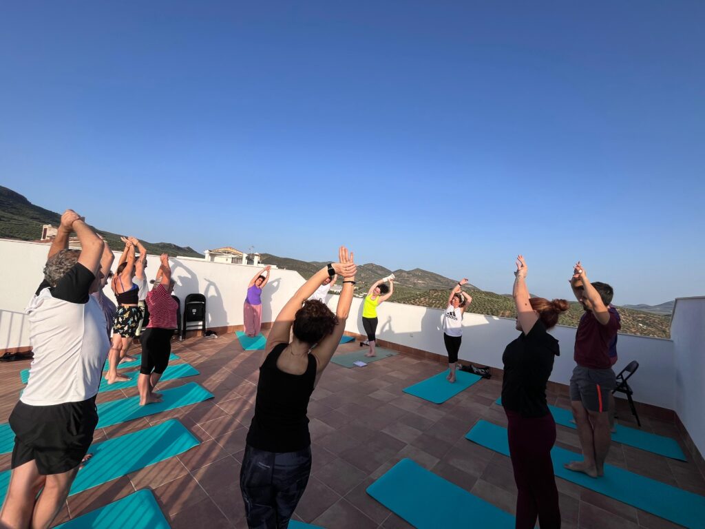 yoga y meditación en retiro RurAll-INN en Castillo de Locubin